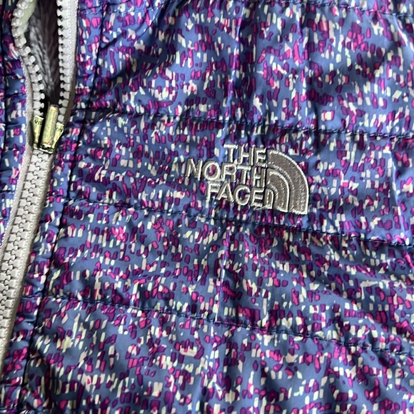 🛍️Girls The North Face Purple Print Reversible Fleece Puffer Jacket L 14/16 - Picture 5 of 10
